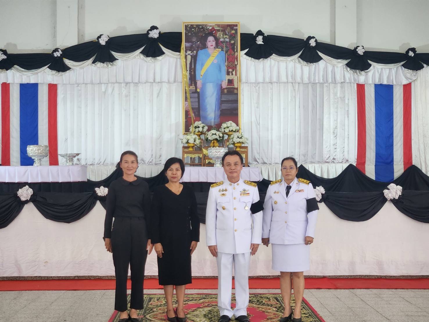 พช.คลองเขื่อน ร่วมพิธีถวายน้ำสรงพระบรมศพเบื้องหน้าพระฉายาลักษณ์ สมเด็จพระนางเจ้าสิริกิติ์ พระบรมราชินีนาถ พระบรมราชชนนีพันปีหลวง